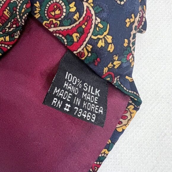 Walt Disney Co. The Disney Store 100% Silk Navy Paisley Winnie the Pooh Tie - Picture 3 of 4